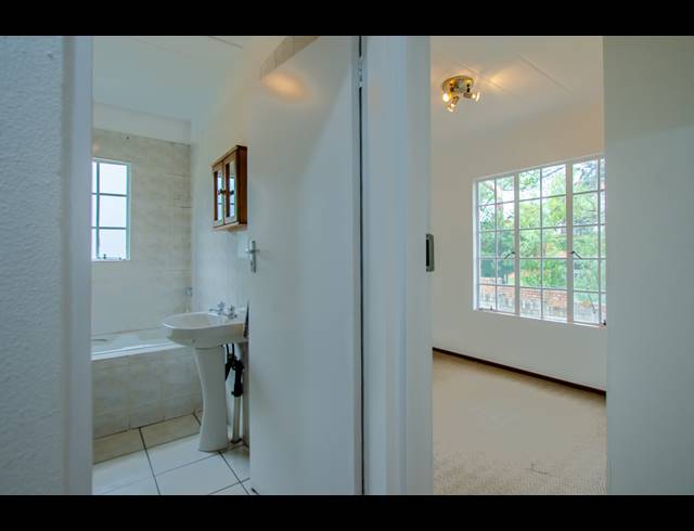 2 BEDROOM APARTMENT FOR SALE IN RIETVALLEIRAND